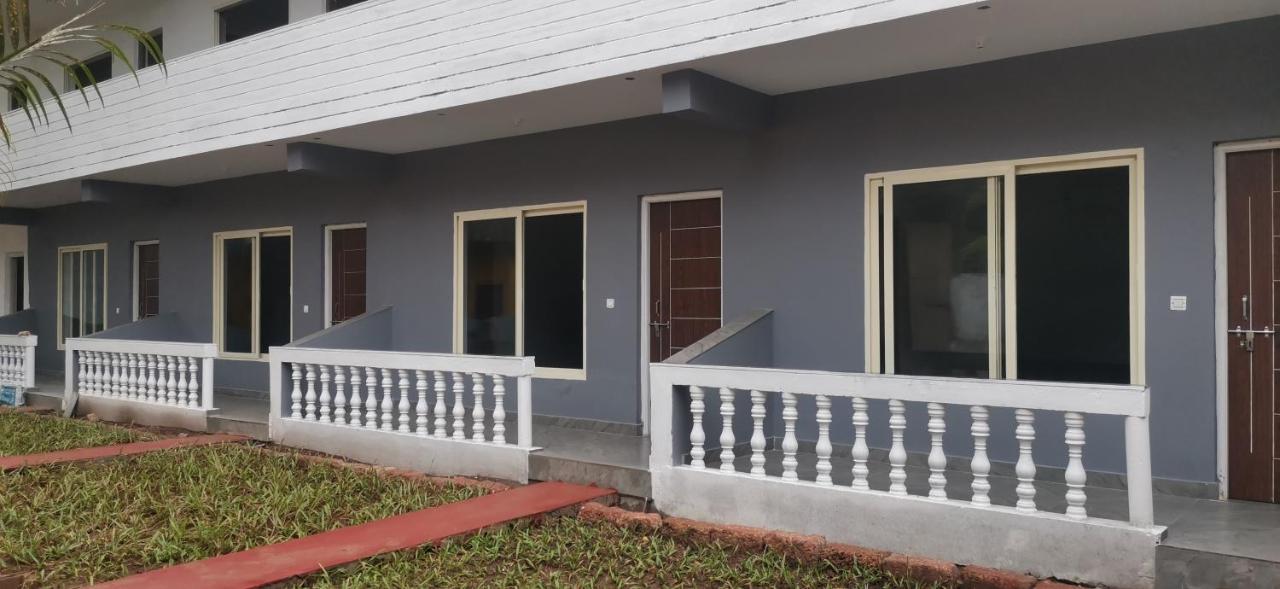 Cocks Town Hotel Arambol Exterior photo